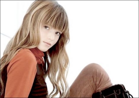 side-show-bella-thorne-8978029-500-350.jpg